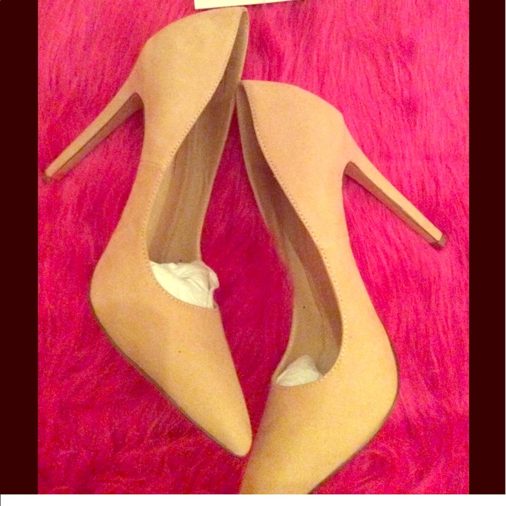 Nude Kylie pump brand new
